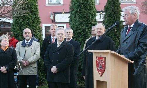 20100328szechfirtl01c.jpg