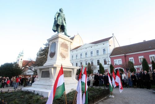 20100328szechfirtl03c.jpg