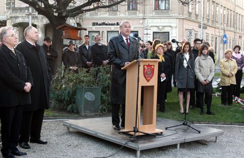 20100328szechfirtl04c.jpg