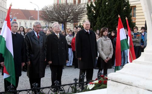 20100328szechfirtl05c.jpg