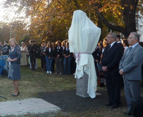 20110930sutoszobor02c.jpg