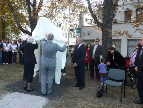 20110930sutoszobor03a.jpg