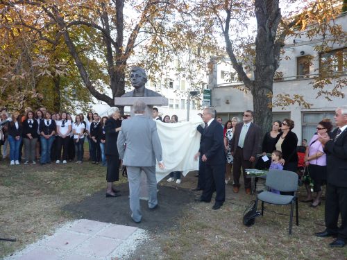 20110930sutoszobor05.jpg