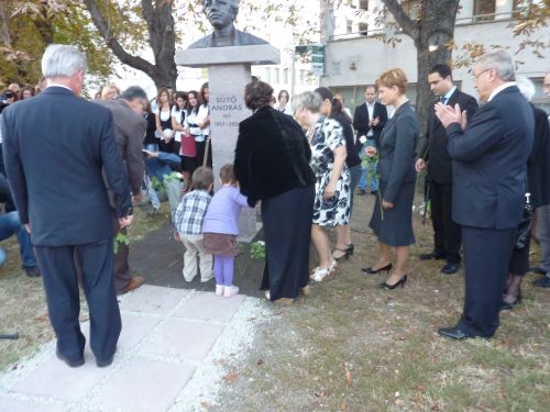 20110930sutoszobor06.jpg