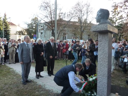 20110930sutoszobor07.jpg