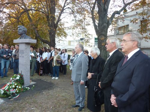 20110930sutoszobor09.jpg