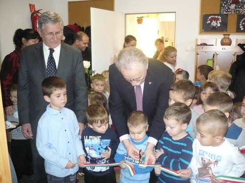 P1050188-500p.jpg P1050188-500p.jpg