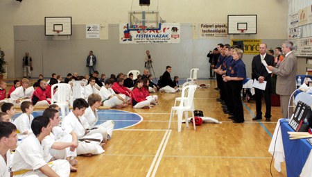 2009003karate02.jpg